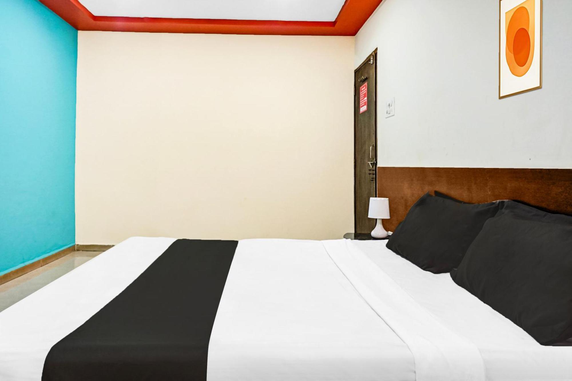 Hotel O Royal Lodge Koregaon Exterior foto