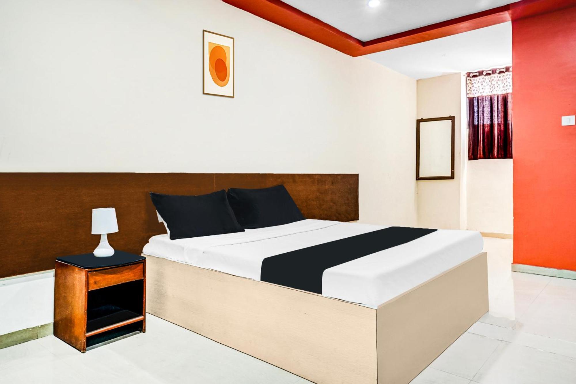 Hotel O Royal Lodge Koregaon Exterior foto